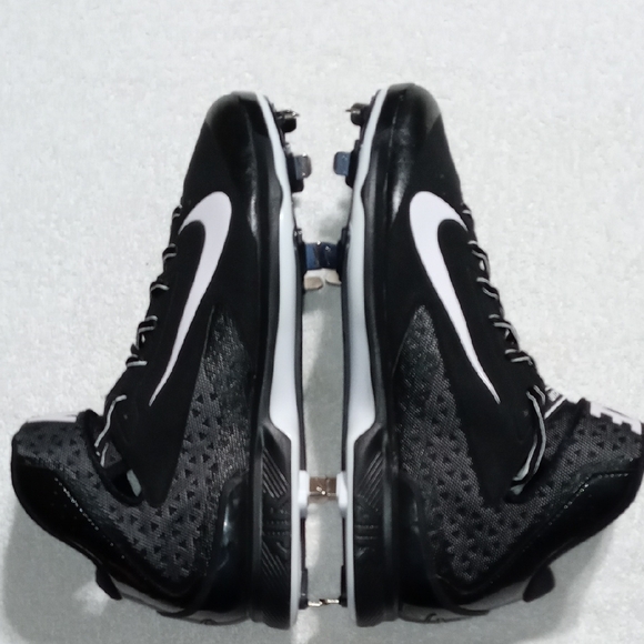 Nike Air Huarache Black and White High-Top Cleats Size 12 main image 5